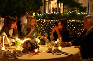 Cena familiar entre Sylvie, Sophie, su madre y Castan