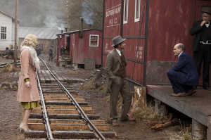 Los Pemberton en la estaci�n de ferrocarril del poblado Smoky Mountains, Carolina del Norte