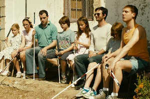 Ian con sus alumnos invidentes