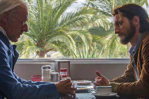 Jacques Cousteau frente a su hijo Philippe Cousteau (Pierre Niney) en una de las pocas reuniones que mantuvieron cara a cara