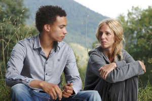 Thomas y Marianne (Sandrine Kiberlain), la madre de Damien. 'Cuando tienes 17 a�os'