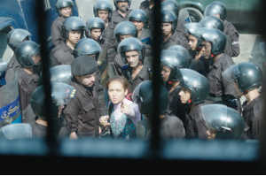 El ejrcito sofocando a las manifestaciones populares de El Cairo