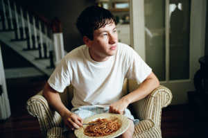 Martin (Barry Keoghan) es el protagonista siniestro de 'El sacrificio de un ciervo sagrado' en busca de venganza