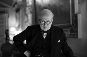 Gary Oldman interpreta a Winston Churchill