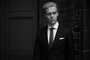 Michael (Jakub Gierszal) en Alemania es Mischa en Polonia