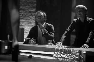 Michael lleva a Stanislaw de gira por la noche berlinesa a trav�s de sus clubs