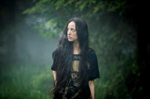 Mandy Bloom (Andrea Riseborough)