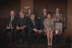 Rosa Segev (Melita Jurisic) y el colega alem�n Rainer V�ss (Karl Novak) en el juicio contra Franz Murer