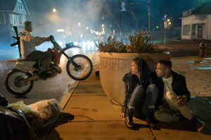 Nya e Isaiah se esconden de los Purgadores. Cr�ditos: Annette Brown