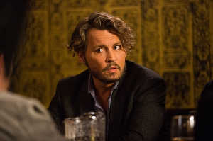 Richard (Johnny Depp) es un profesor de ingl�s que no se toma la vida tan en serio como los dem�s