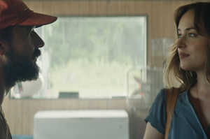 Tyler y Eleanor (Dakota Johnson)