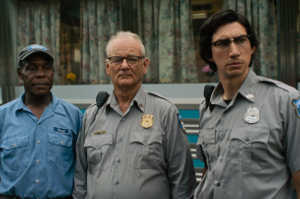 El jefe de polic�a Cliff Robertson (Bill Murray) junto al oficial Ronnie Peterson (Adam Driver)