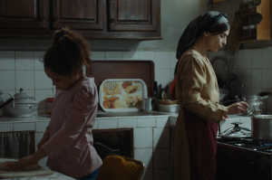 Abla junto a su hija, la peque�a Warda (Douae Belkhaouda)