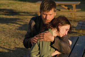 Christian Toft (Nikolaj Coster-Waldau) junto a Alex (Carice van Houten), compa�era polic�a y expareja