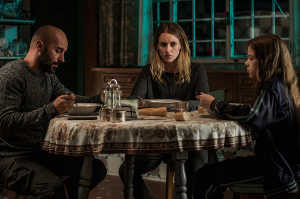 Mikel (Alain Hern�ndez), Nora (Claudia Placer) y Alicia (Manuela Vell�s)