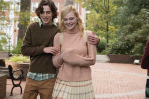 Gatsby Welles (Timoth�e Chalamet) junto a su novia, Ashleigh Enright (Elle Fanning), preparando un d�a de ensue�o