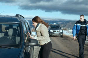 Alice Farange (Laure Calamy) buscando a Michel, su marido