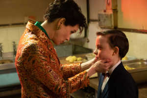 Gatsby Welles (Timoth&eacute;e Chalamet) junto a su novia, Ashleigh Enright (Elle Fanning), preparando un d&iacute;a de ensue&ntilde;o