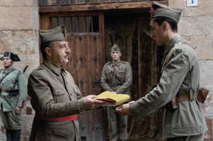 Franco en el cambio de la bandera republicana por la de los sublevados