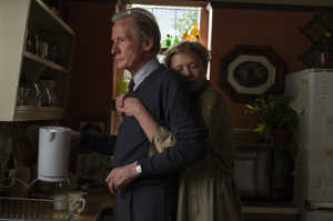 Edward y Grace (Annette Bening), su esposa