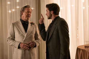 Lloyd Vogel (Matthew Rhys), a la derecha, con Jerry Vogel (Chris Cooper)