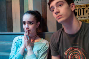 En La Gran Manzana, Jasper (Th�odore Pellerin) aparece en la vida de Skylar -foto- y Autum como un personaje siniestro