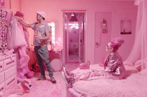 Rigo en la casa de Kitten Kay Sera, conocida como la dama rosa de Hollywood