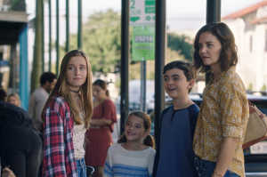 Miranda (Katie Holmes) con su familia
