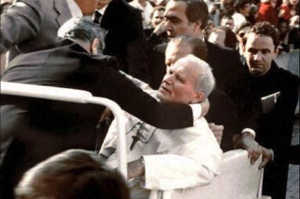 El 3 de mayo de 1981, Wojtyla sufri� un atentado perpetrado por Ali Agca