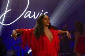 Tracee Ellis Ross interpreta a la actriz musical Grace Davis