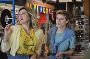 Valeria Bruni Tedeschi, madre de David, junto a Alexis Robin (F�lix Lefebvre)