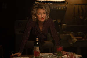 Lesley Manville como Blanche Weboy