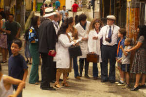 El doctor H�ctor Abad G�mez por las calles de Medell�n