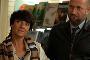 La otra pareja est compuesta por Francis Lger (Franois Damiens) y Karine Lger (Florence Foresti)