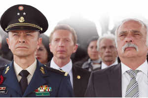 El General Oribe (Gustavo S�nchez Parra) junto a parte de la c�pula militar