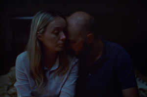 Yana (Ia Sukhitashvili) junto a David (Rati Oneli), su marido