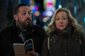 Alfredo (Pep�n Nieto) y Teresa (Carmen Machi) son un matrimonio de Burgos haciendo turismo en Nueva York, se cree