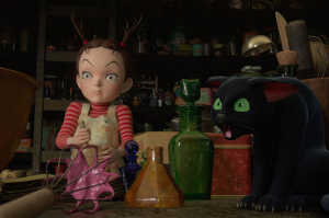 Earwig experimentando en el laboratorio de Bella Yaga (Vanessa Marshall) acompa�ada por el gato negro inseparable
