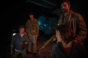 De izquierda a derecha: Hoaggie (Erik Thomson), Tubs (Matthias Luafutu), Mandrake (Daniel Gillies) y Jill (Miriama McDowell)