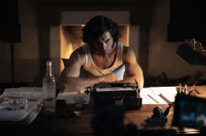 Antonio intentado concentrarse en su labor literaria