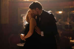 Jakob y Lizzy en uno de los momentos m�s sensuales de 'La historia de mi mujer'