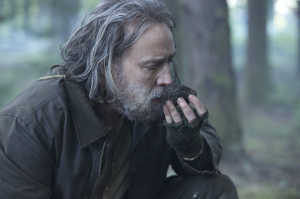 Robin Feld (Nicolas Cage) oliendo una trufa