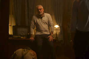 Darius (Adam Arkin), el padre de Amir