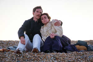 Louis y el amor de su vida, Emily Richardson (Claire Foy)