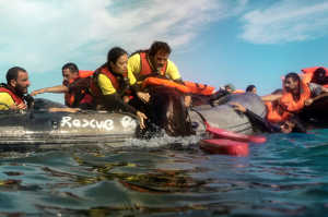 Esther (Anna Castillo) participando en un rescate