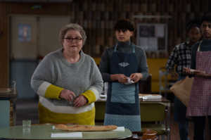 Sabine (Chantal Neuwirth) es una ayuda inestimable para Cathy Marie (Audrey Lamy)