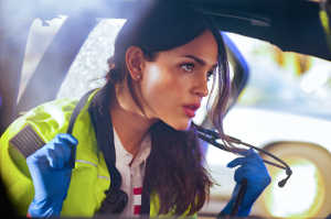 Cam Thompson, t�cnico de emergencias (Eiza Gonz�lez)