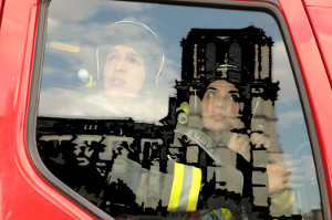 Las im�genes contempladas por los bomberos de Par�s desperaron incredulidad