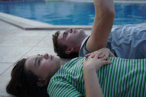 Calum y Sophie en la piscina de su hotel en Turquía Calum y Sophie en la piscina de su hotel en Turquía