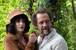 Patrick (St�phane De Groodt) junto a su novia, Christine (Claire Chust)